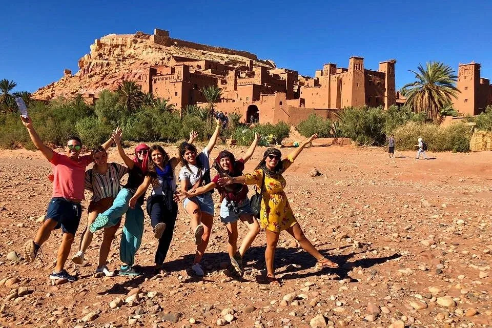 Student group posing in front of the ksar of Ait Ben Haddou